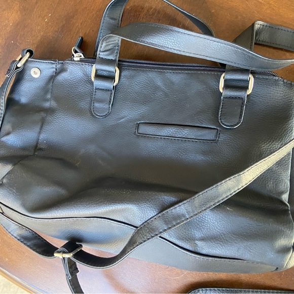 Elegant Black Leather Tote Bag - Picture 4 of 5